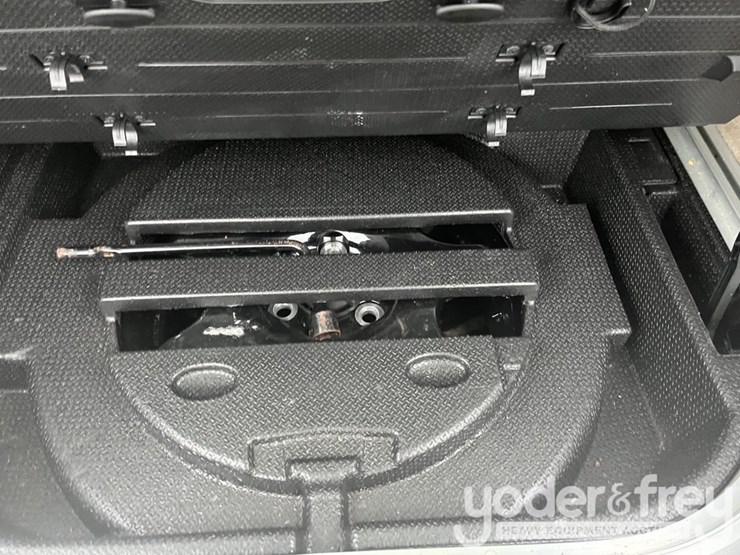 2014-cadillac-srx-image-33