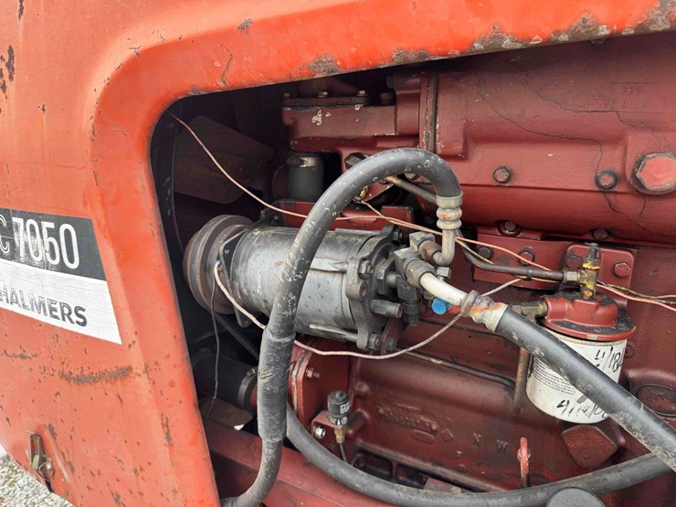 1973-allis-chalmers-7050-tractor-image-28