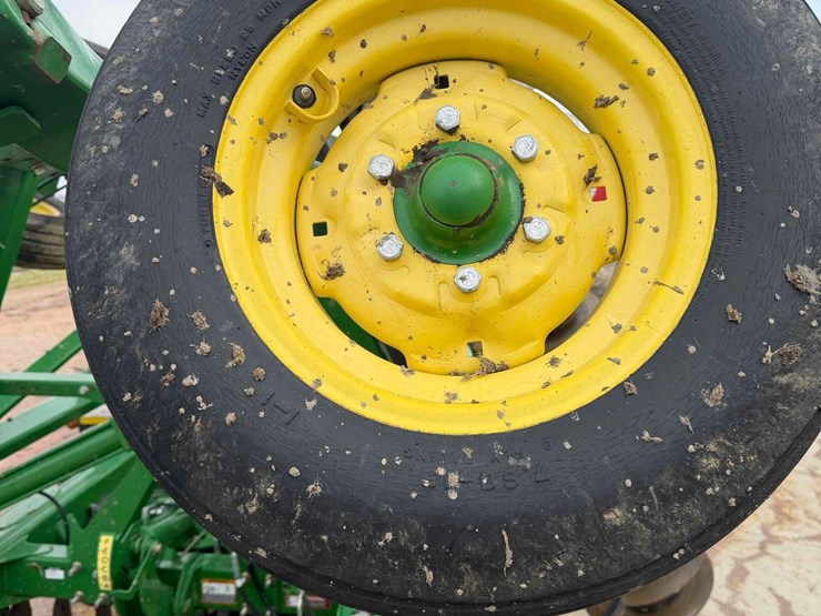 2013-john-deere-2623vt-image-23