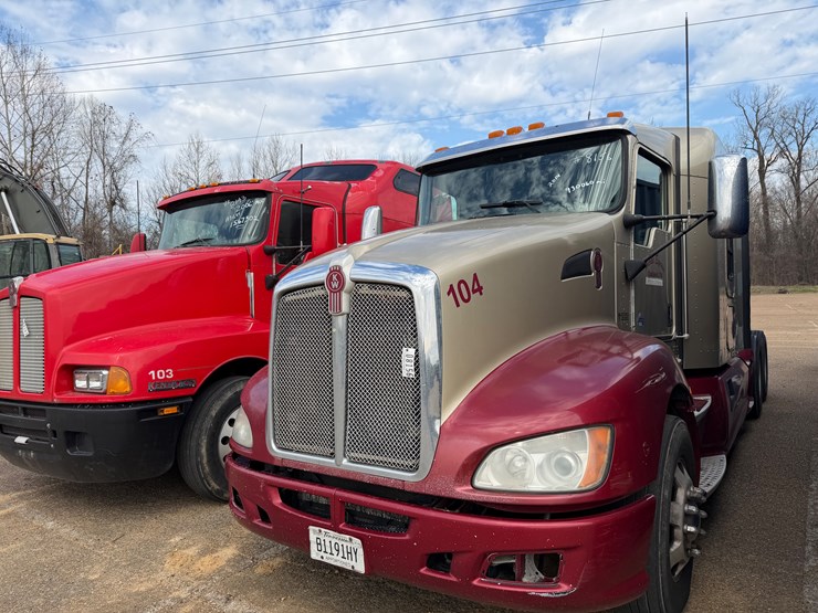 2014-kenworth-t660-image-2