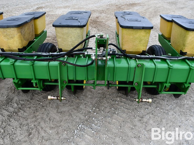 john-deere-6r30-planter-image-15