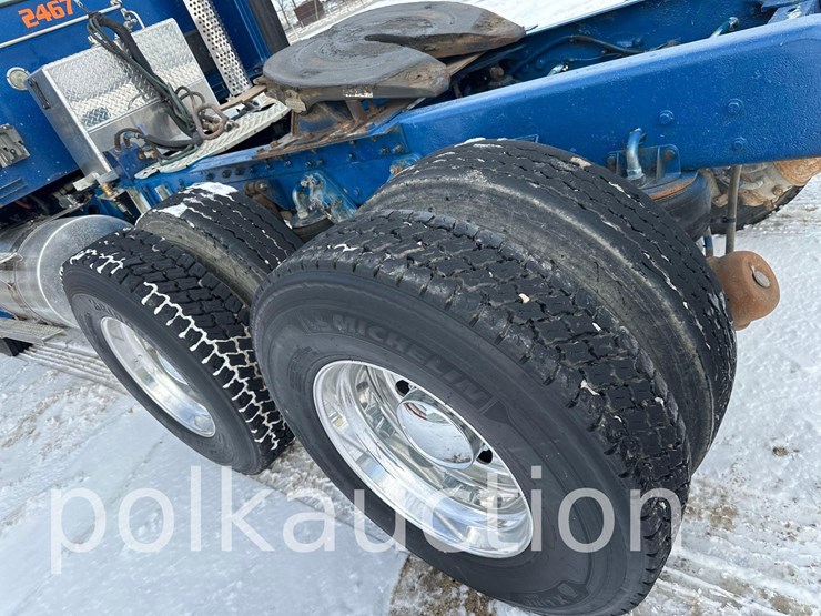 2015-kenworth-t880-image-12