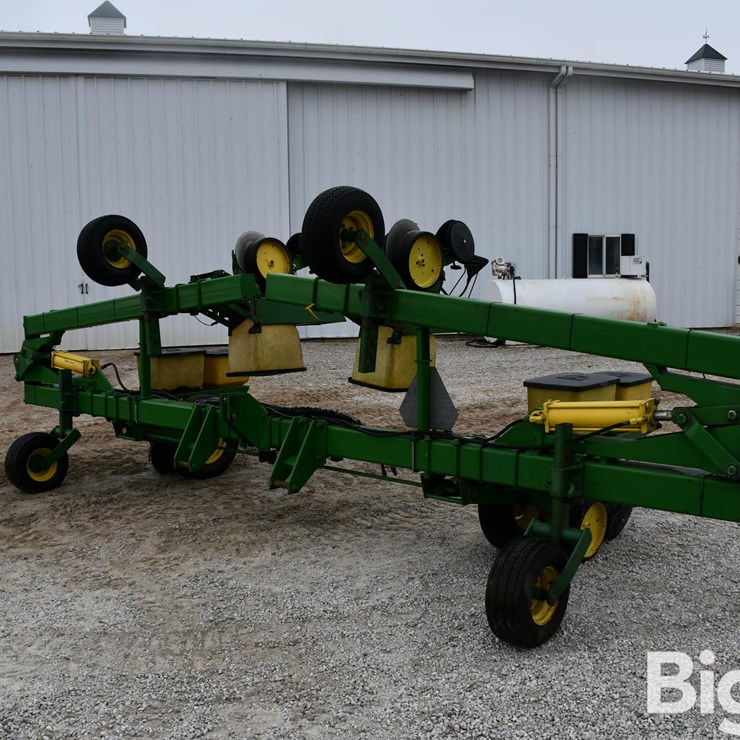 John Deere Male Row 4-0/4-1 Planter