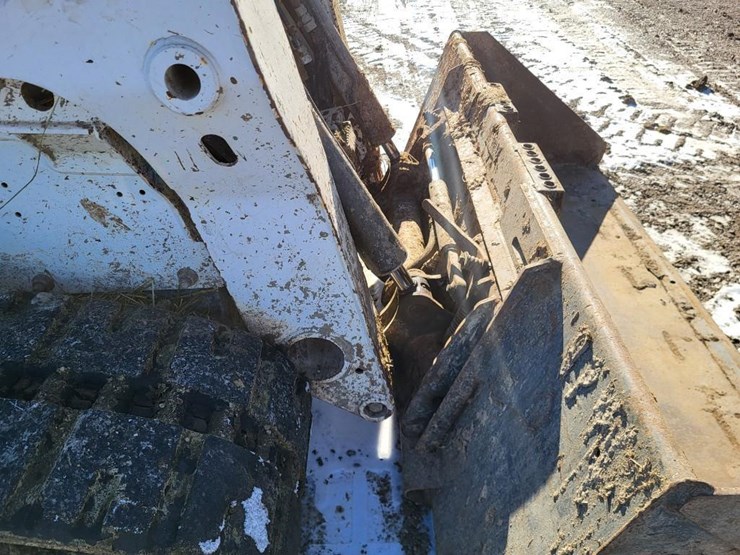 2017-bobcat-t630-image-32