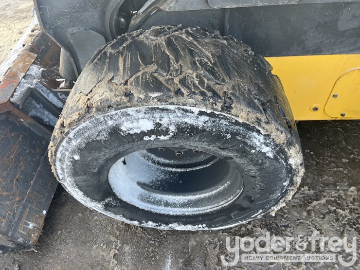 2017-new-holland-l234-image-12