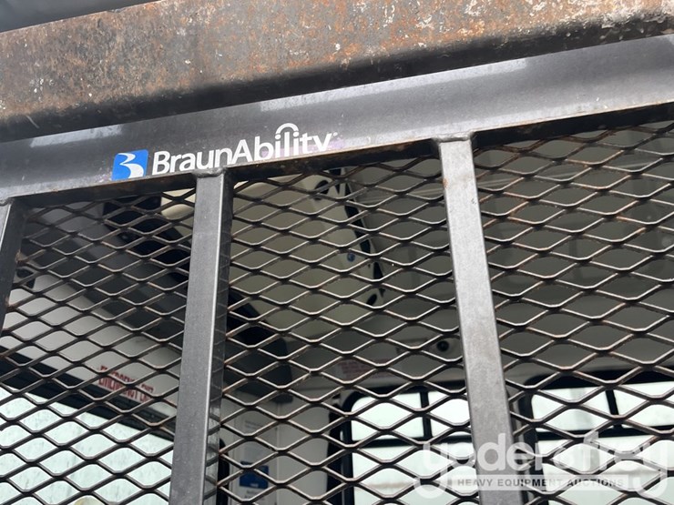 2014-ford-e450-image-32