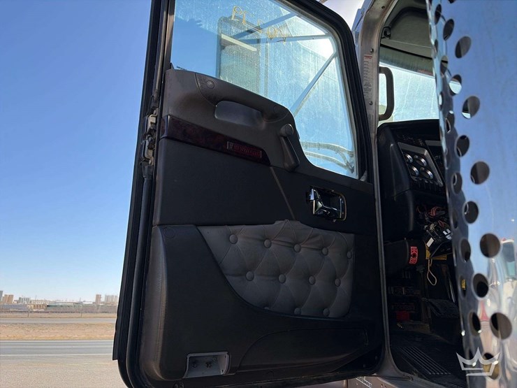 2012-kenworth-t800-image-13