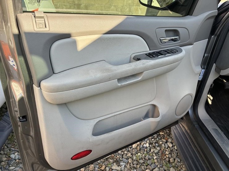 2008-chevrolet-tahoe-image-6