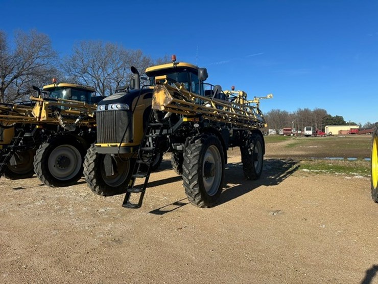 #4295-•-**rogator-900c-4x4-self-propelled-sprayer-agca0900lnnnl1061-image-1