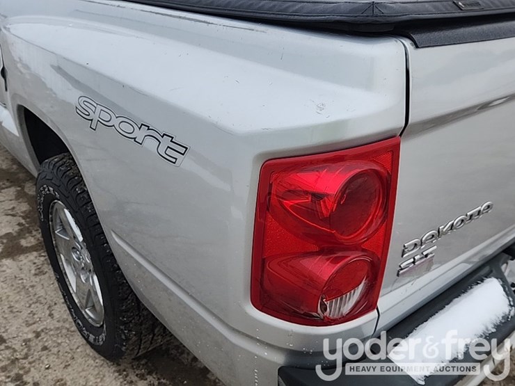 2011-dodge-dakota-image-27