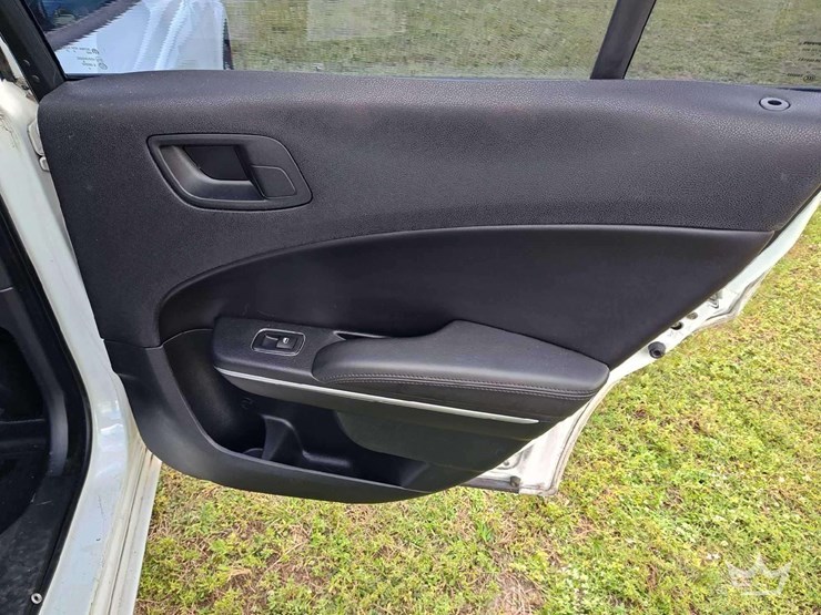 2018-dodge-charger-sedan-image-31