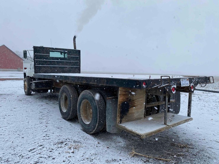 1983-ford-9000-image-6