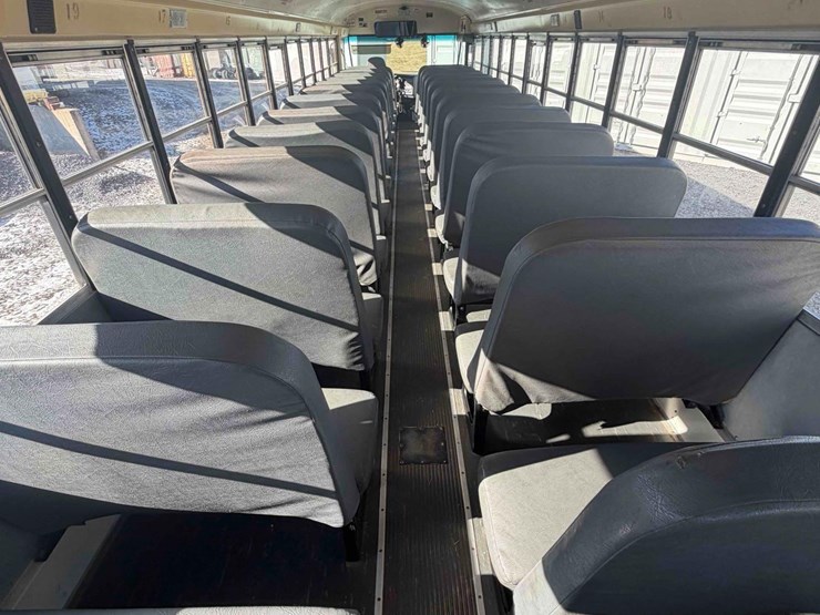 2011-international-school-bus-image-12