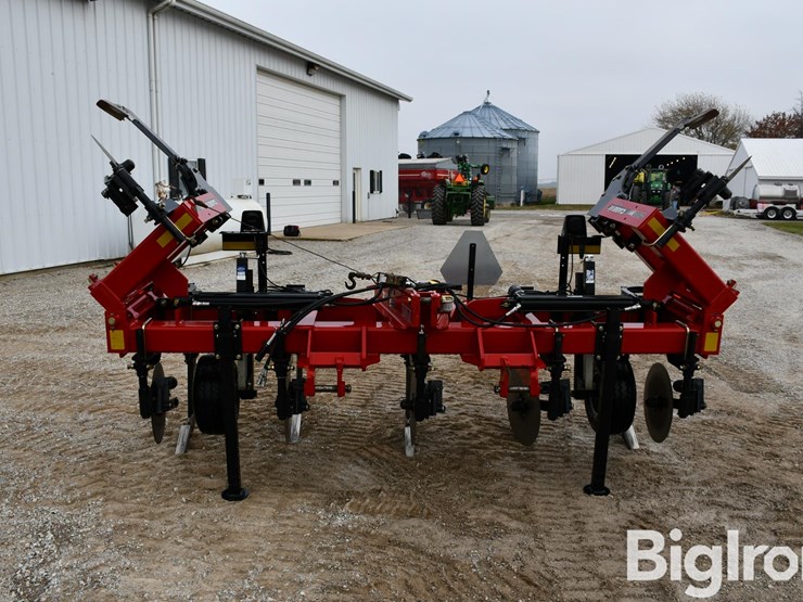 2017-case-ih-2500-image-2