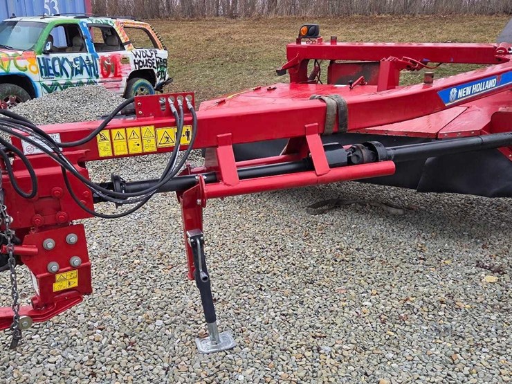 2020-new-holland-210-image-29