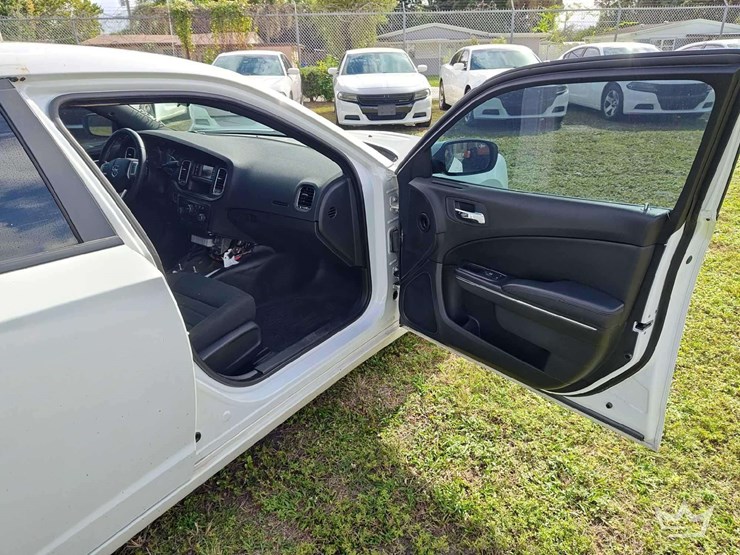 2012-dodge-charger-sedan-image-26