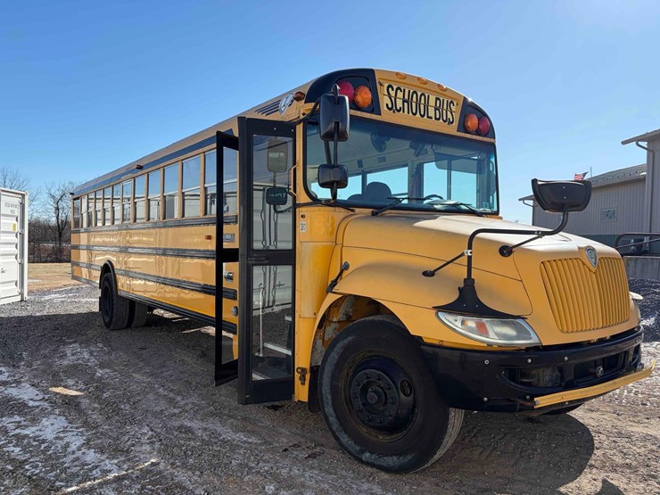 2011-international-school-bus-image-3