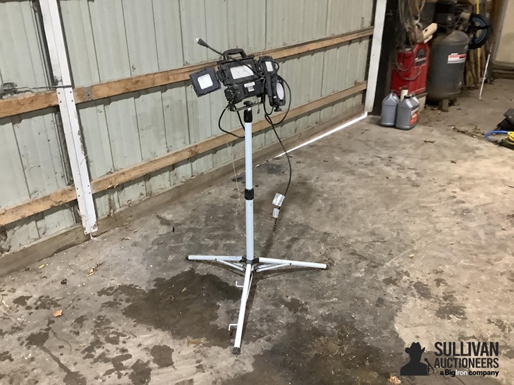 smart-electrician-work-light-image-3