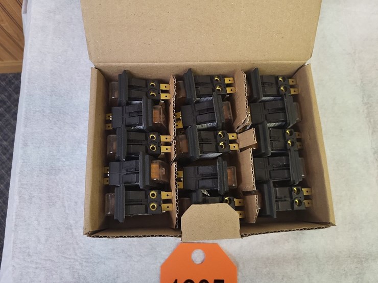 (15)-schurter-16-amp-240-volt-single-phase-breakers---tag-#1205-image-5