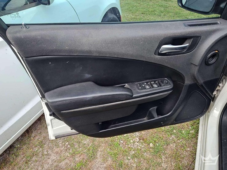 2017-dodge-charger-sedan-image-29