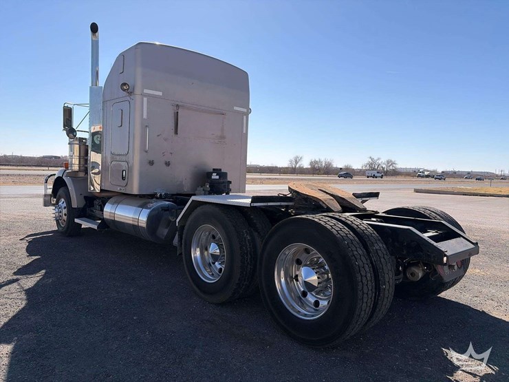 2012-kenworth-t800-image-3