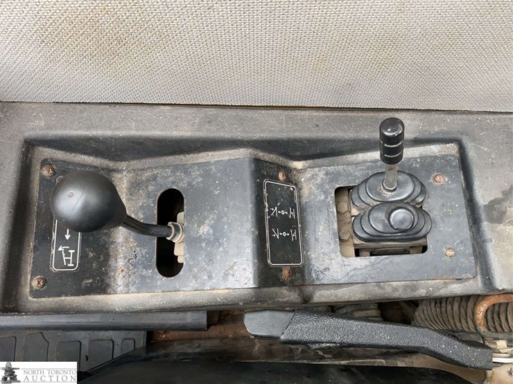 2012-caterpillar-tl943-image-24