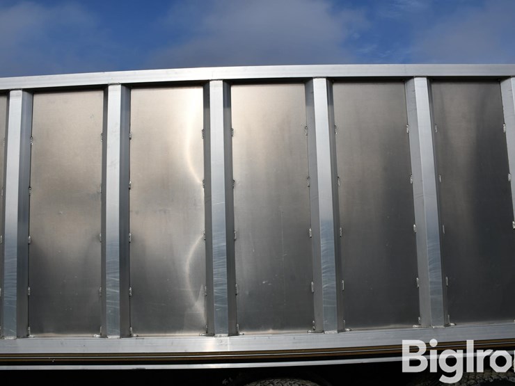 2008-freightliner-m2-106-image-17