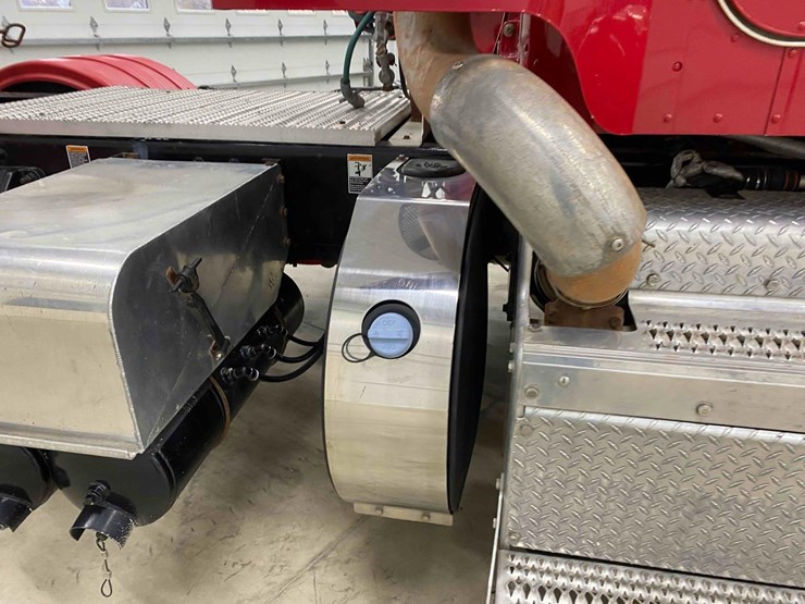 2014-peterbilt-365-image-18