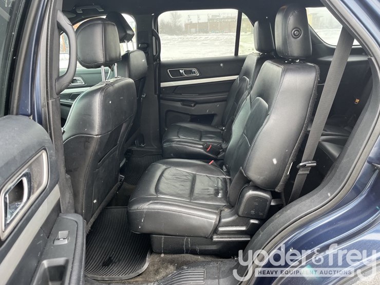 ford-explorer-xlt-image-24