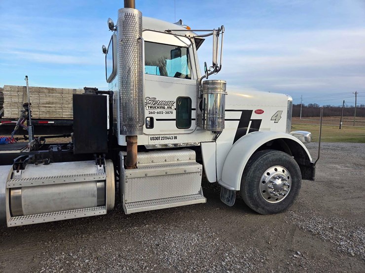 2013-peterbilt-388-image-36