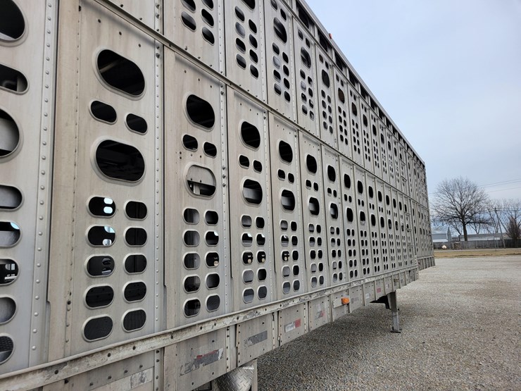 2005-wilson-livestock-trailer-image-15