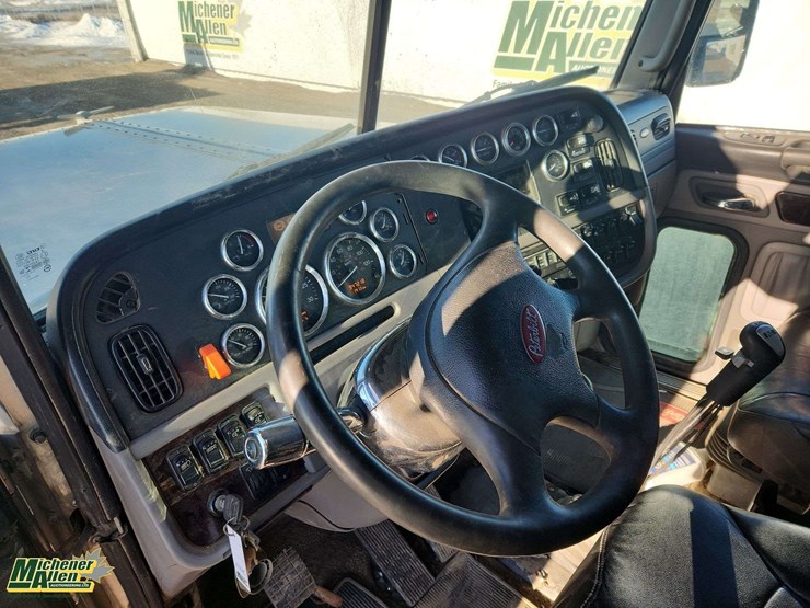 2013-peterbilt-388-image-18