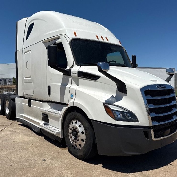 2020 FREIGHTLINER CASCADIA 113