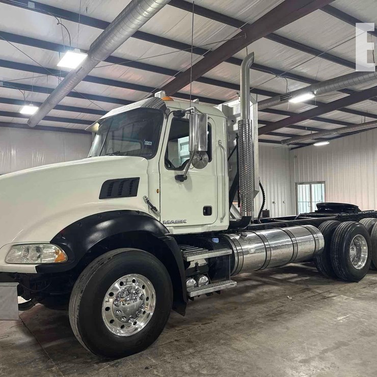2012 MACK GRANITE GU813