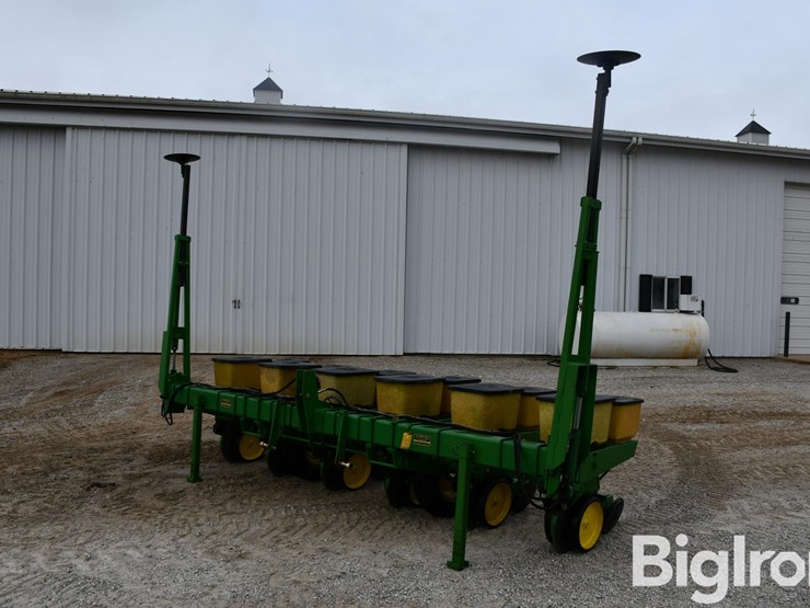 john-deere-6r30-planter-image-1