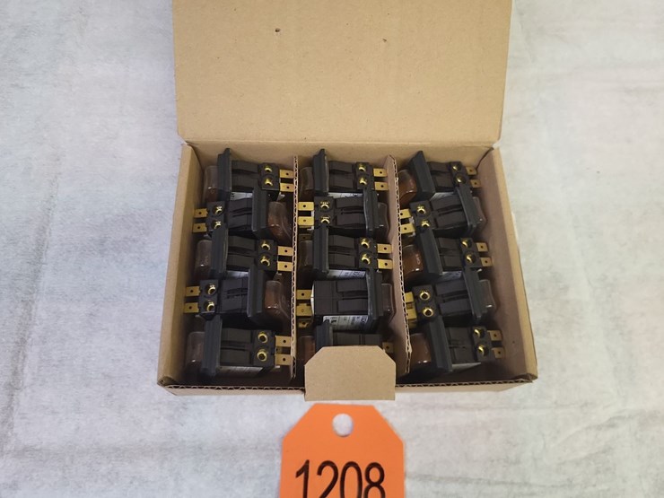 (15)-schurter-6-amp-240-volt-single-phase-breakers---tag-#1208-image-5