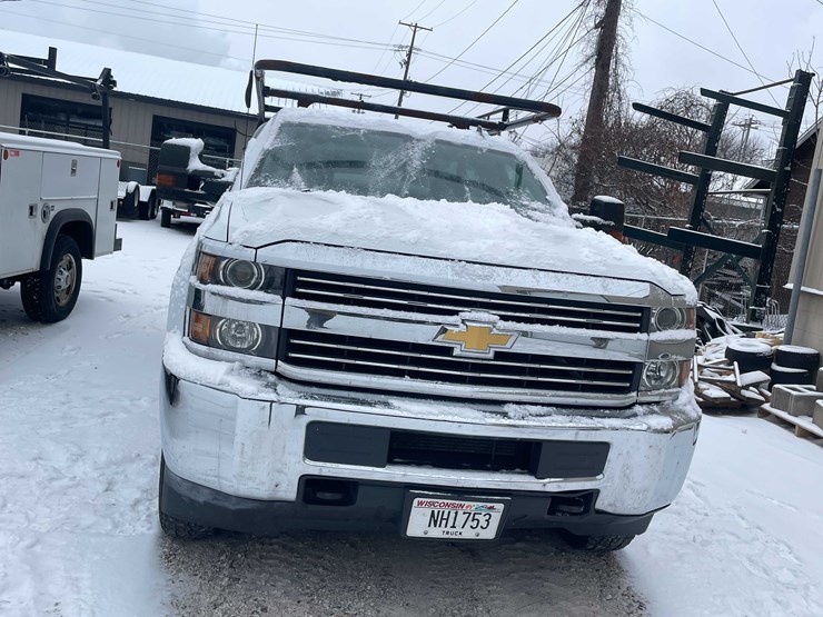 2017-chevrolet-2500-image-2