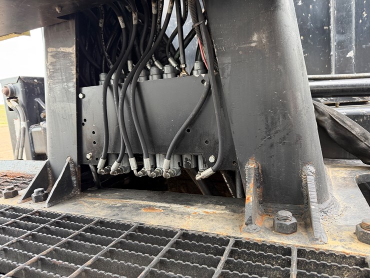 2016-freightliner-m2-106-image-34