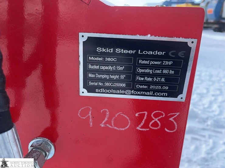 2026-unused-captok-ck380c-tracked-mini-skid-steer-image-17