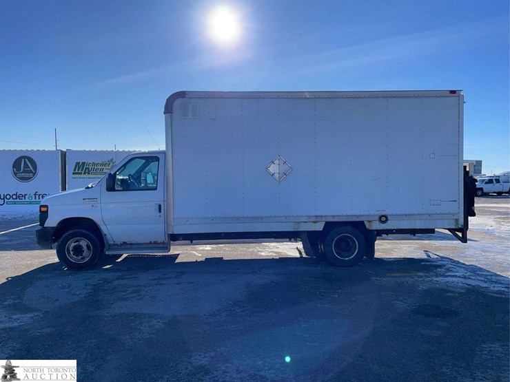 2011-ford-e-series-s/a-cube-van-image-2