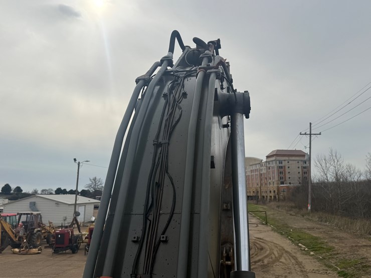 volvo-ec330-image-42