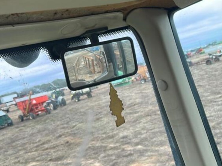 2010-john-deere-7330-image-24