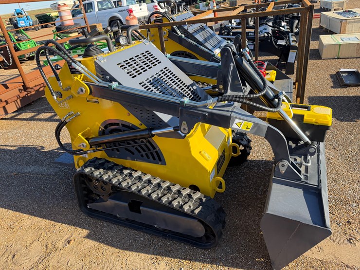 #7813-•-land-honor-lhrt460k1-mini-skid-steer-image-1