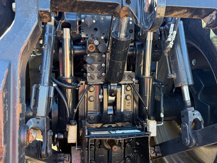 2016-case-ih-magnum-310-image-13