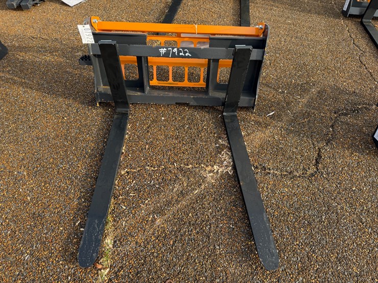 #7922-•-skid-steer-pallet-forks-image-3