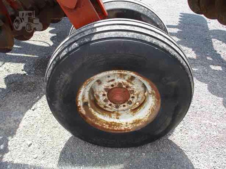 massey-ferguson-820-image-6