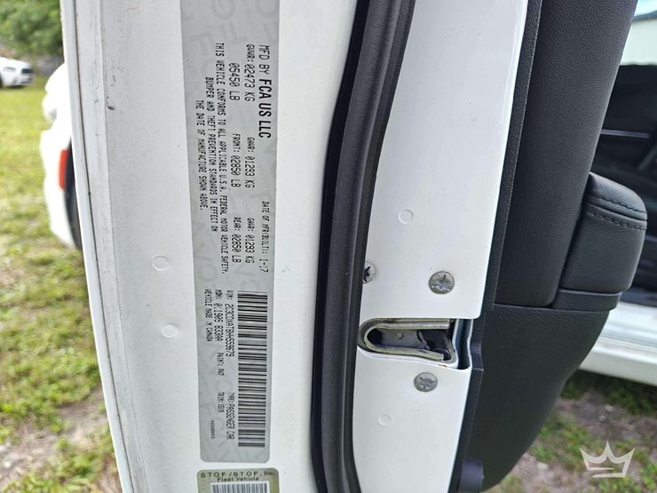 2017-dodge-charger-sedan-image-6