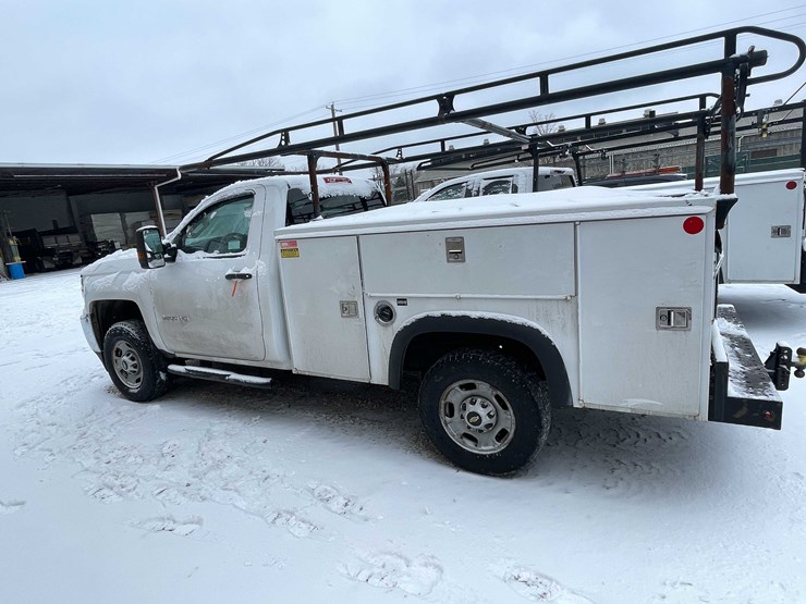 2017-chevrolet-2500-image-8