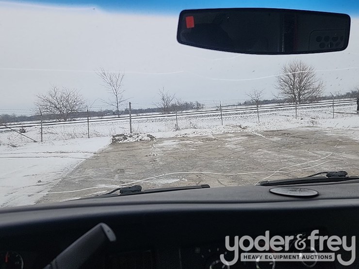 2011-gmc-savana-g2500-image-20