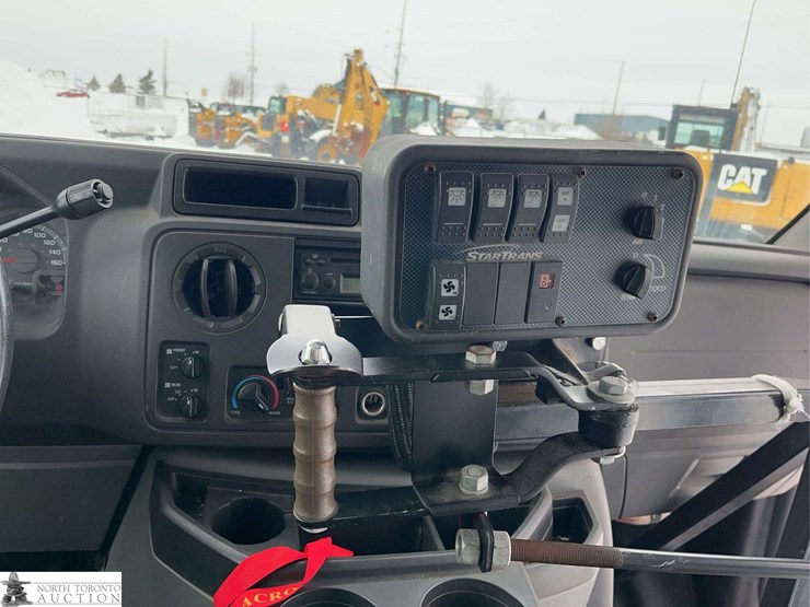 2009-ford-e-series-s/a-24-passenger-bus-image-15